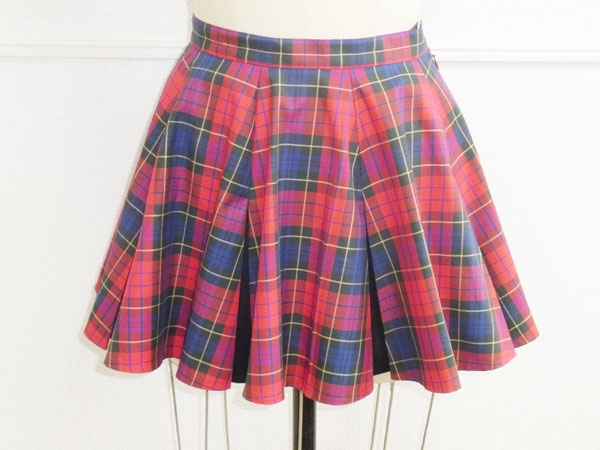 Photo of circular 8box pleated skirt