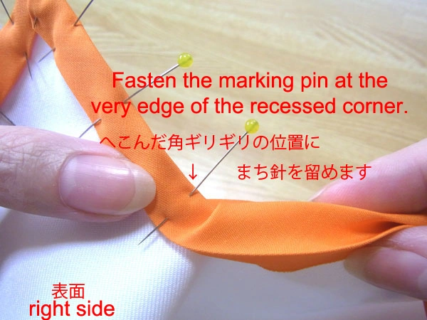 Fasten a marking pin at the edge of the concave corner