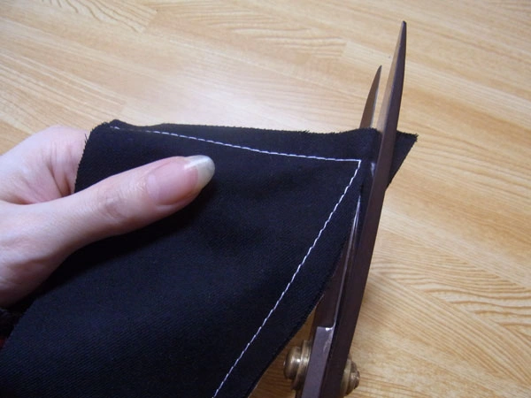 Trim collar tip seam allowance