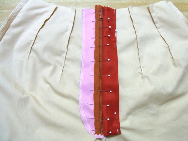 Secure zipper with pins firmly