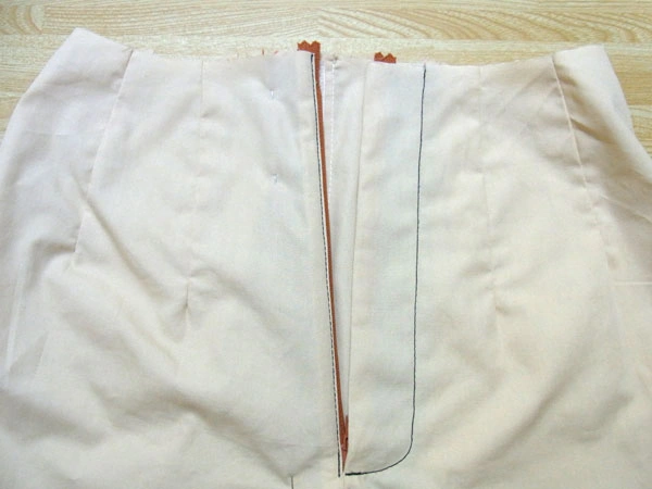 Sew tightly to the end of the crotch seam with backstitch