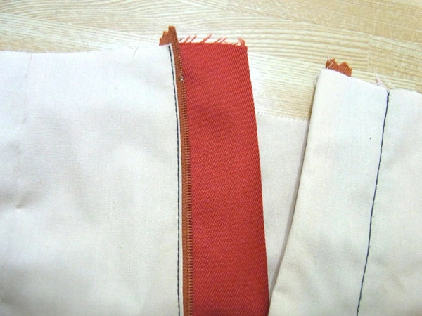 View of zipper on facing side