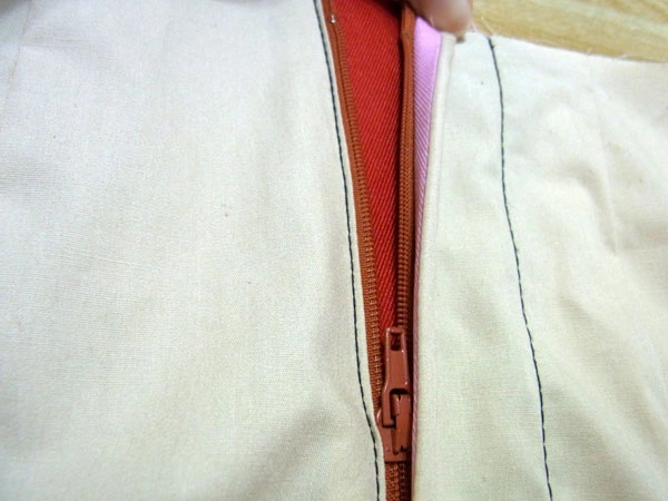 View of zipper on extension parts side