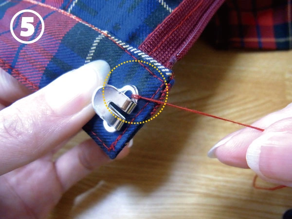 Strengthened stitches using half hitch method