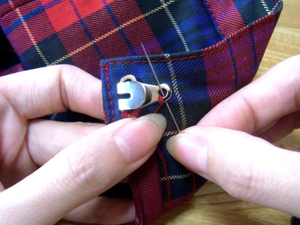 Alternative sewing method hooking thread on needle